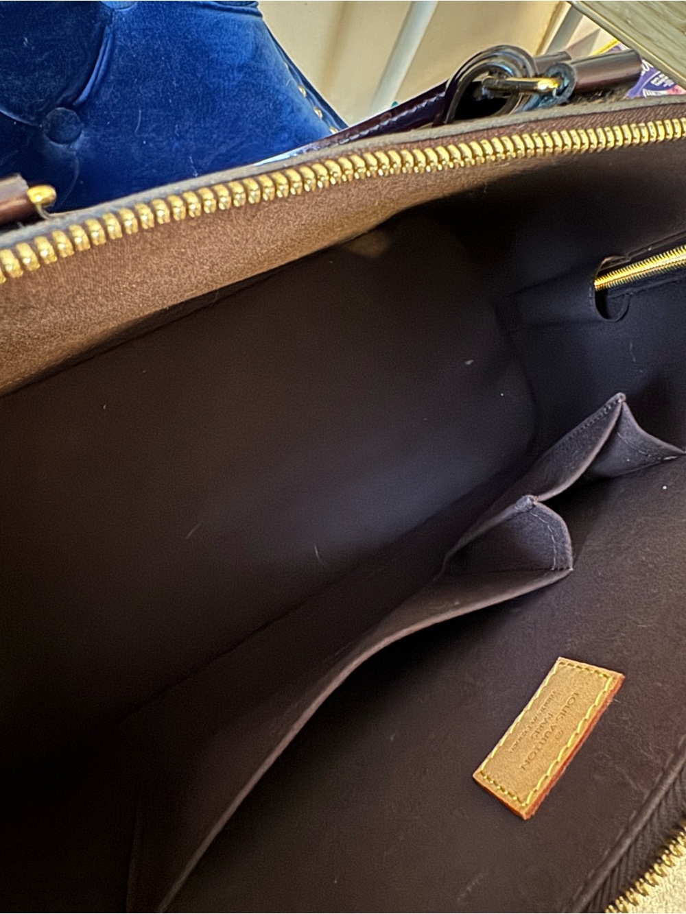 Louis Vuitton Vernis Alma GM Satchel in Deep Plum - Picture 8 of 10